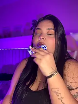 Snapshot of Emily_cooper20 chatting on February 18, 1:25 am Emily cooper20 online show from February 18, 1:25 am