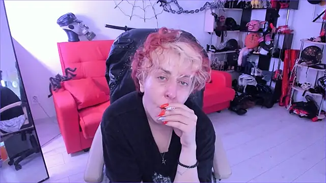 Snapshot of GinaMiracle chatting on November 10, 8:30 am GinaMiracle online show from November 10, 8:30 am