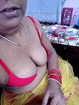 Snapshot of reemacouple007 chatting on July 4, 4:52 am reemacouple007 online show from July 4, 4:52 am