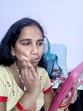 Snapshot of reemacouple007 chatting on February 19, 6:32 am reemacouple007 online show from February 19, 6:32 am