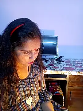 Snapshot of reemacouple007 chatting on February 10, 8:35 am reemacouple007 online show from February 10, 8:35 am