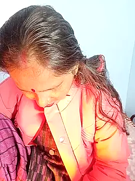 Snapshot of reemacouple007 chatting on January 7, 8:52 am reemacouple007 online show from January 7, 8:52 am