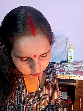 Snapshot of reemacouple007 chatting on February 13, 8:36 am reemacouple007 online show from February 13, 8:36 am