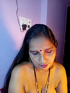 Snapshot of reemacouple007 chatting on February 6, 8:27 pm reemacouple007 online show from February 6, 8:27 pm