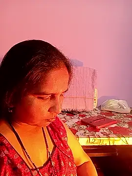 Snapshot of reemacouple007 chatting on February 26, 7:52 am reemacouple007 online show from February 26, 7:52 am