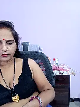 Snapshot of reemacouple007 chatting on May 15, 6:33 am reemacouple007 online show from May 15, 6:33 am