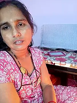 Snapshot of reemacouple007 chatting on February 14, 8:25 am reemacouple007 online show from February 14, 8:25 am