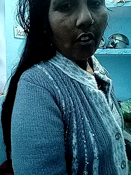 Snapshot of reemacouple007 chatting on December 23, 6:34 am reemacouple007 online show from December 23, 6:34 am