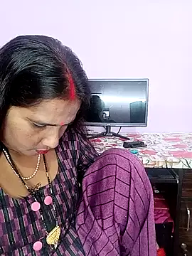 Snapshot of reemacouple007 chatting on February 3, 6:40 am reemacouple007 online show from February 3, 6:40 am