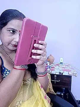 Snapshot of reemacouple007 chatting on May 14, 6:27 pm reemacouple007 online show from May 14, 6:27 pm