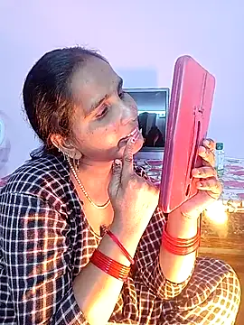 Snapshot of reemacouple007 chatting on February 1, 8:23 am reemacouple007 online show from February 1, 8:23 am