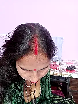 Snapshot of reemacouple007 chatting on February 4, 6:52 am reemacouple007 online show from February 4, 6:52 am