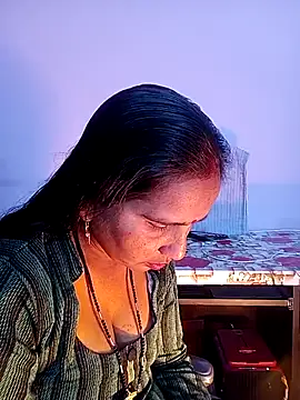 Snapshot of reemacouple007 chatting on February 6, 8:21 am reemacouple007 online show from February 6, 8:21 am