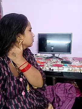 Snapshot of reemacouple007 chatting on February 3, 5:27 am reemacouple007 online show from February 3, 5:27 am