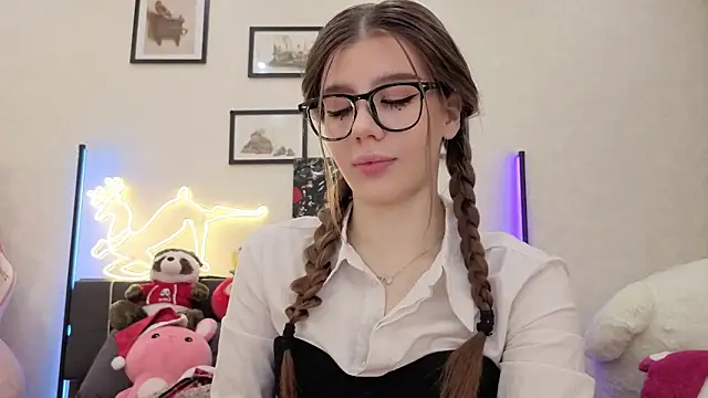 dolly ll online show from December 19, 1:35 pm