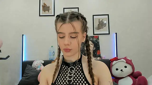 dolly ll online show from March 12, 1:26 pm