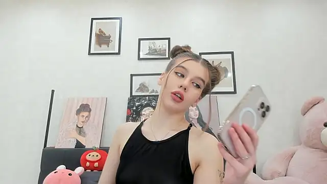 dolly ll online show from March 25, 1:21 pm