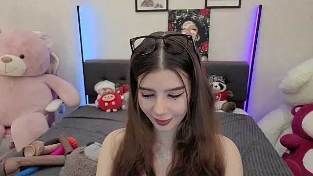 dolly ll online show from December 4, 1:32 pm