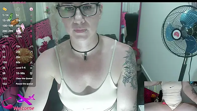 Snapshot of ViickySexy chatting on October 3, 7:48 pm ViickySexy online show from October 3, 7:48 pm