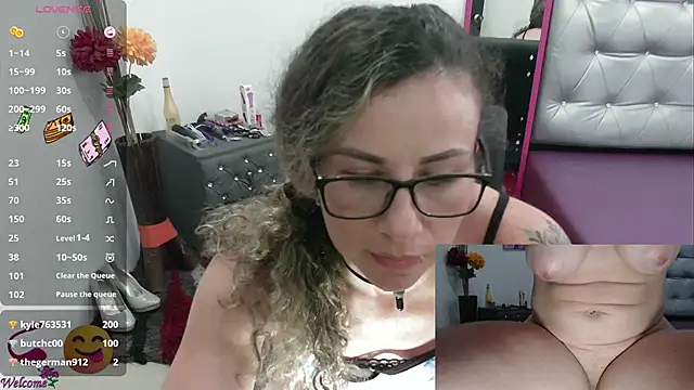 Snapshot of ViickySexy chatting on February 24, 10:47 pm ViickySexy online show from February 24, 10:47 pm