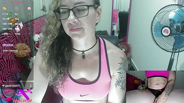 Snapshot of ViickySexy chatting on September 30, 7:42 pm ViickySexy online show from September 30, 7:42 pm