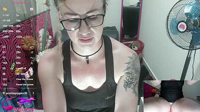 Snapshot of ViickySexy chatting on October 23, 7:56 pm ViickySexy online show from October 23, 7:56 pm