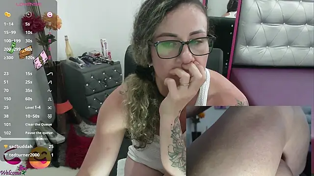 Snapshot of ViickySexy chatting on March 13, 10:43 pm ViickySexy online show from March 13, 10:43 pm