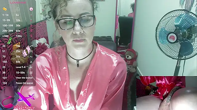 Snapshot of ViickySexy chatting on September 23, 7:21 pm ViickySexy online show from September 23, 7:21 pm