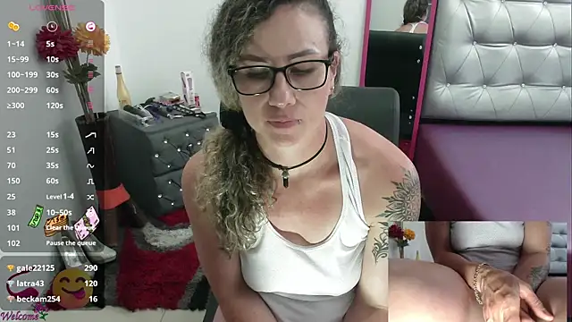 Snapshot of ViickySexy chatting on March 10, 10:55 pm ViickySexy online show from March 10, 10:55 pm