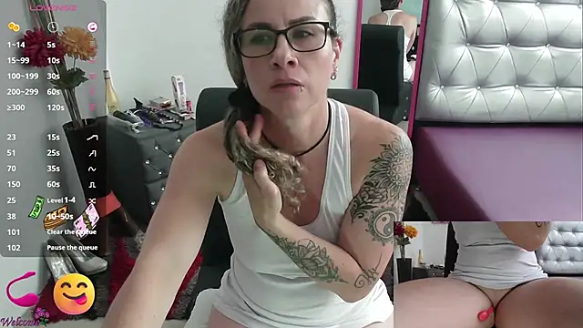 Snapshot of ViickySexy chatting on February 17, 7:33 pm ViickySexy online show from February 17, 7:33 pm