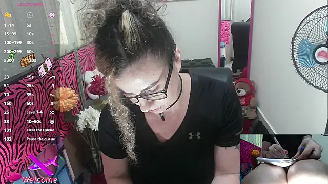 Snapshot of ViickySexy chatting on October 7, 7:37 pm ViickySexy online show from October 7, 7:37 pm
