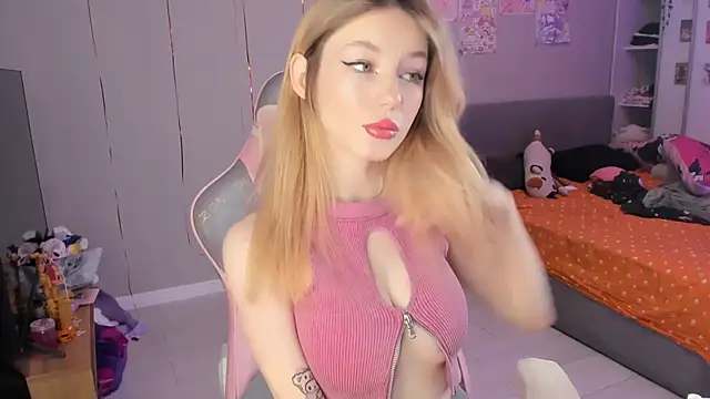 Snapshot of Aliceblush chatting on March 13, 3:28 pm Aliceblush online show from March 13, 3:28 pm