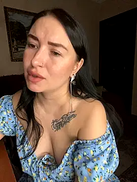 Roxana Bell online show from November 15, 7:07 pm