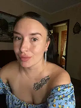 Snapshot of Roxana_Bell chatting on June 13, 11:41 am Roxana Bell online show from June 13, 11:41 am