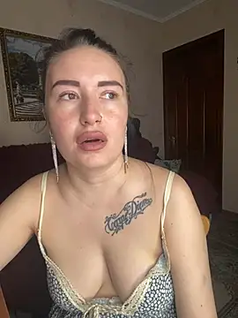 Roxana Bell online show from April 4, 12:12 pm