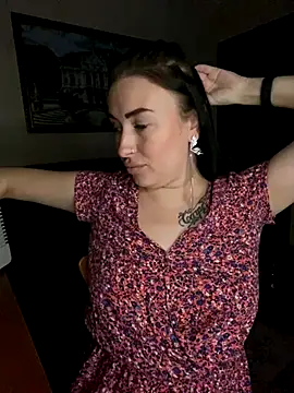 Roxana Bell online show from October 2, 6:00 pm