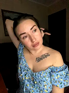 Roxana Bell online show from November 10, 6:57 pm