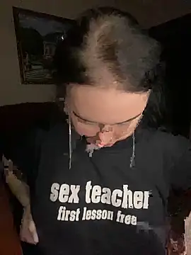 Roxana Bell online show from April 15, 5:39 pm