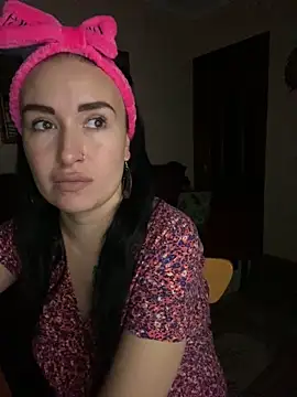 Roxana Bell online show from February 12, 7:57 pm