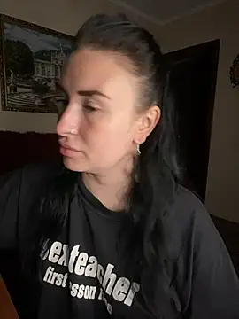 Snapshot of Roxana_Bell chatting on June 7, 7:41 pm Roxana Bell online show from June 7, 7:41 pm