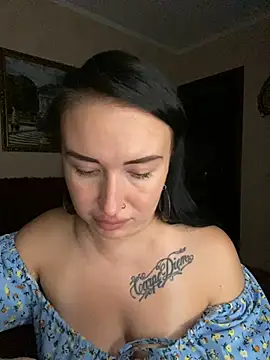 Snapshot of Roxana_Bell chatting on June 19, 8:03 pm Roxana Bell online show from June 19, 8:03 pm