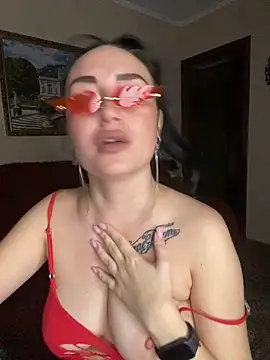 Roxana Bell online show from November 21, 8:30 pm