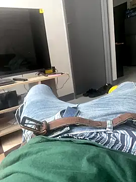 Snapshot of liluxxx32 chatting on December 1, 11:44 am liluxxx32 online show from December 1, 11:44 am