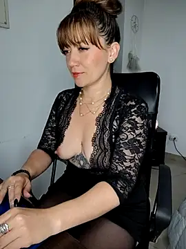 Snapshot of tata_laima__ chatting on March 4, 10:57 am tata laima online show from March 4, 10:57 am