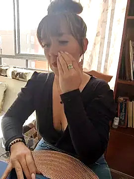 Snapshot of tata_laima__ chatting on March 18, 2:28 pm tata laima online show from March 18, 2:28 pm