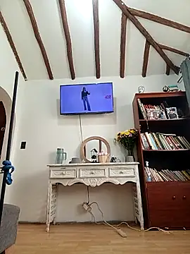 Snapshot of tata_laima__ chatting on May 1, 2:33 pm tata laima online show from May 1, 2:33 pm