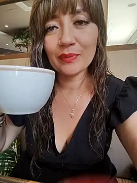 Snapshot of tata_laima__ chatting on October 1, 2:10 pm tata laima online show from October 1, 2:10 pm