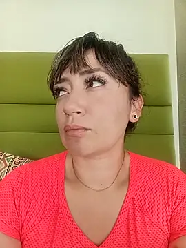 Snapshot of tata_laima__ chatting on April 23, 1:24 pm tata laima online show from April 23, 1:24 pm