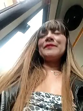Snapshot of tata_laima__ chatting on June 16, 2:50 pm tata laima online show from June 16, 2:50 pm