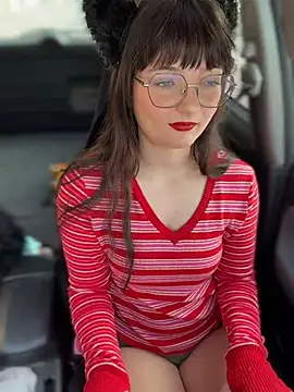 urpuppymoon online show from February 14, 7:25 pm